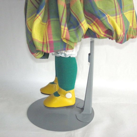 VINTAGE 1992 JC PENNEY GREEN EYES PORCELAIN DOLL - Picture 4 of 8